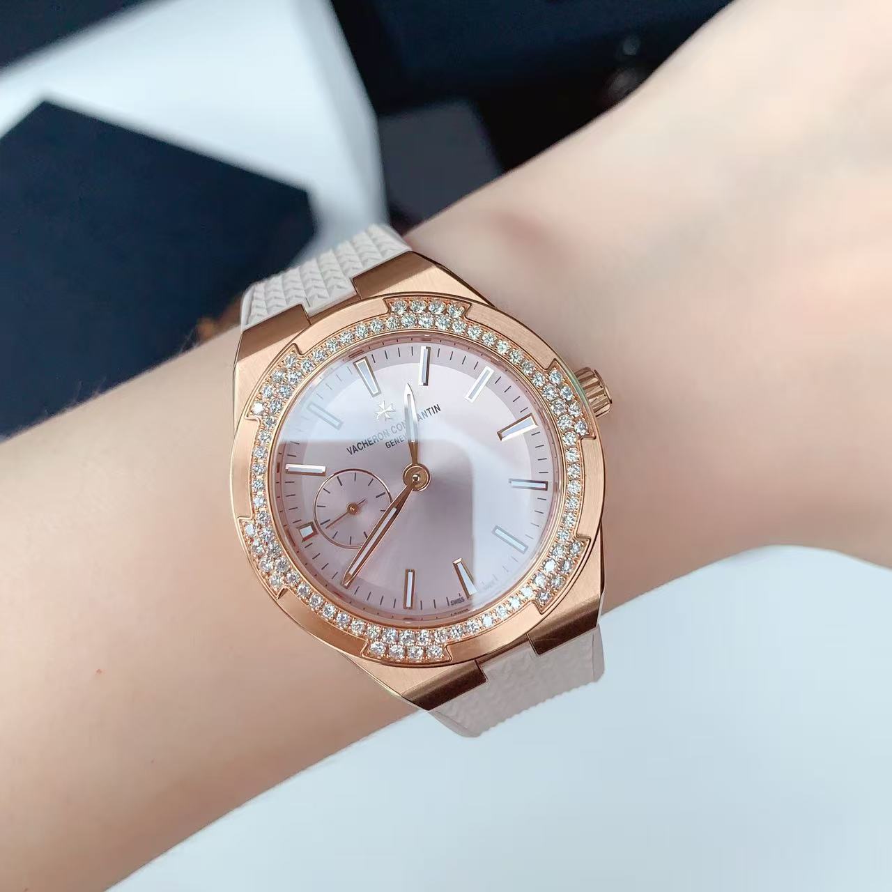 Vacheron Constantin 2305V/000R-B077 Overseas