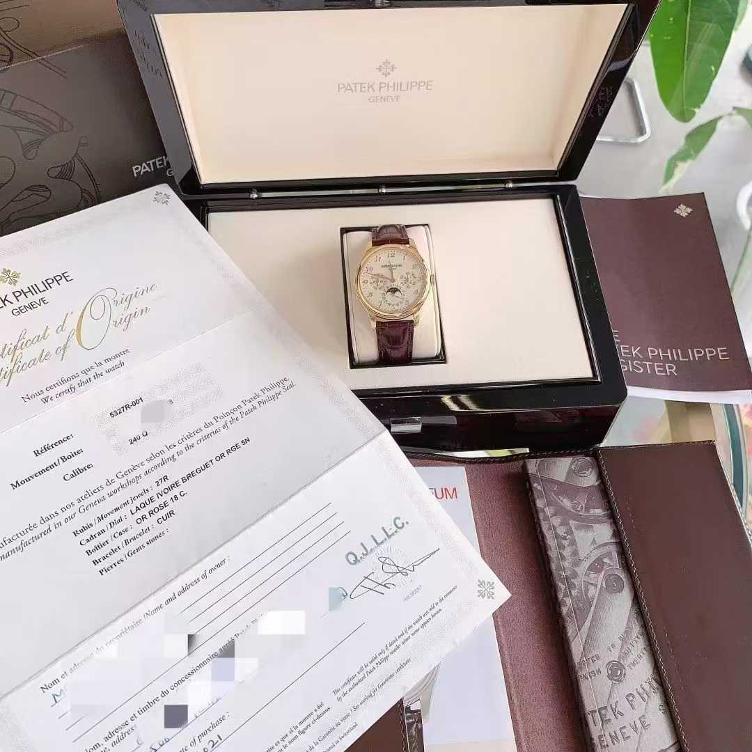 Patek Philippe 5327R-001 Nautilus