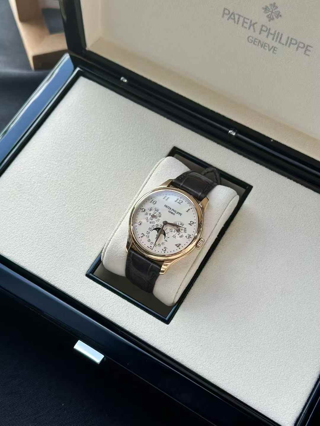 Patek Philippe 5327R-001 Nautilus