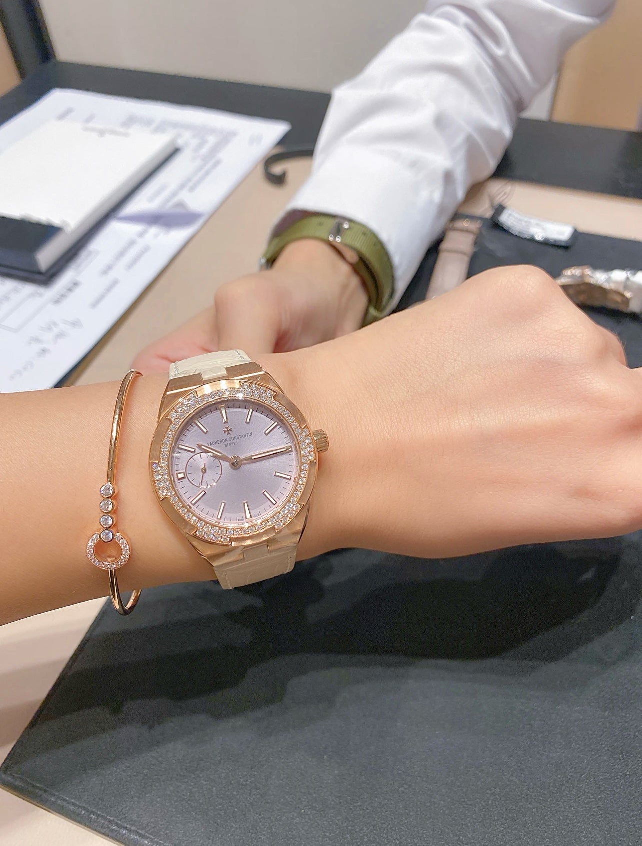 Vacheron Constantin 2305V/000R-B077 Overseas