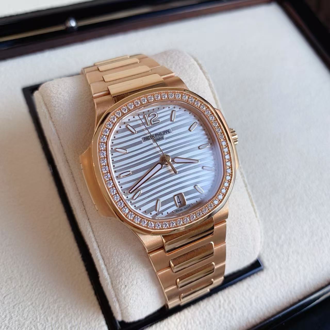 Patek Philippe 7118/1200R-001 Nautilus