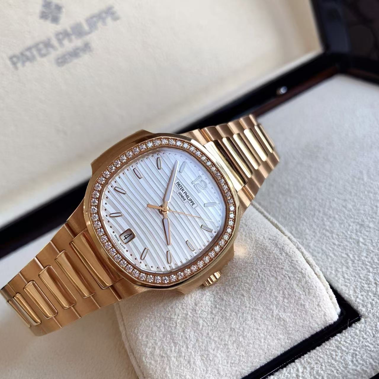 Patek Philippe 7118/1200R-001 Nautilus